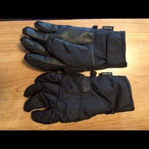 North Face women’s gloves